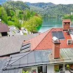 Apartman Beachfront Duplex With Stunning View Bled