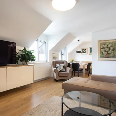 Beachfront Duplex With Stunning View Apartman Bled